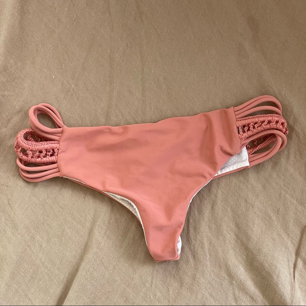 Acacia bottoms